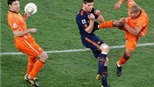 Xabi Alonso vẫn “rùng mình” khi nhớ lại cú kung-fu của De Jong